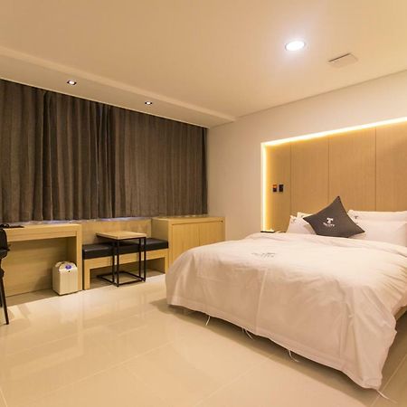The City Hotel Jeonju Bagian luar foto