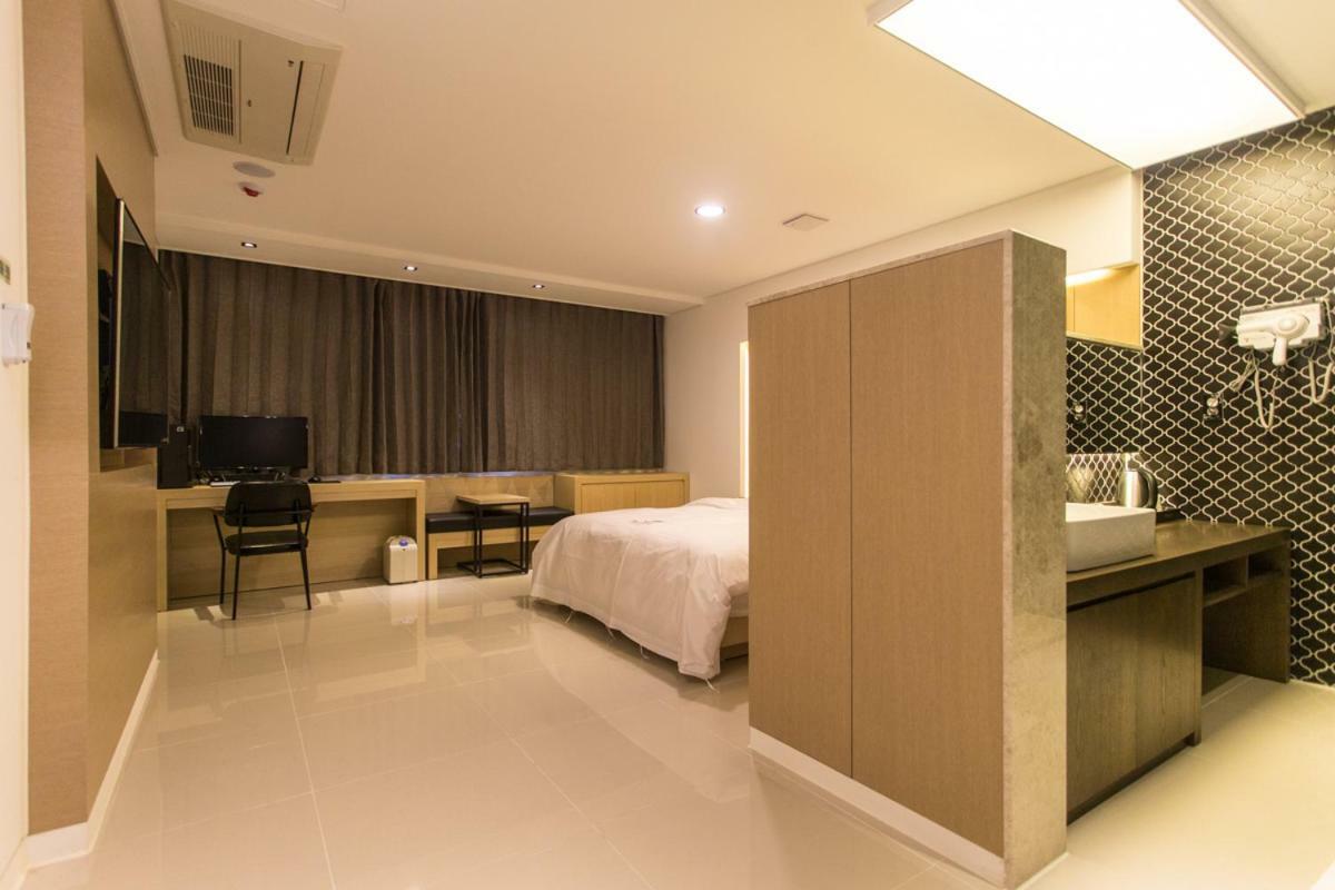 The City Hotel Jeonju Bagian luar foto