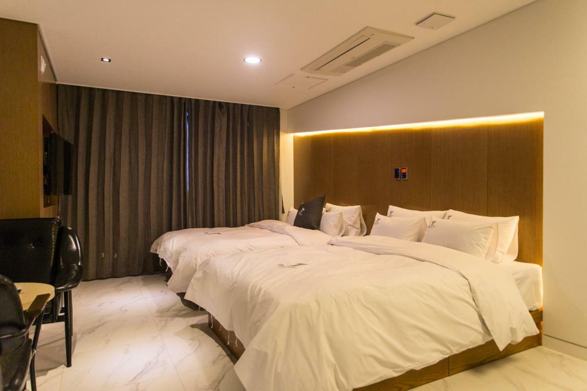 The City Hotel Jeonju Bagian luar foto