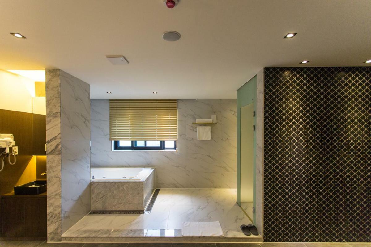 The City Hotel Jeonju Bagian luar foto