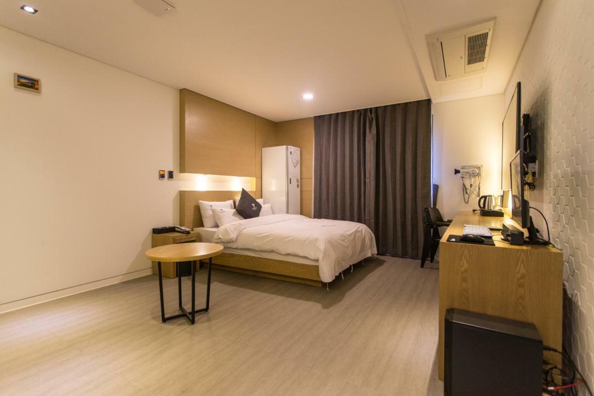 The City Hotel Jeonju Bagian luar foto