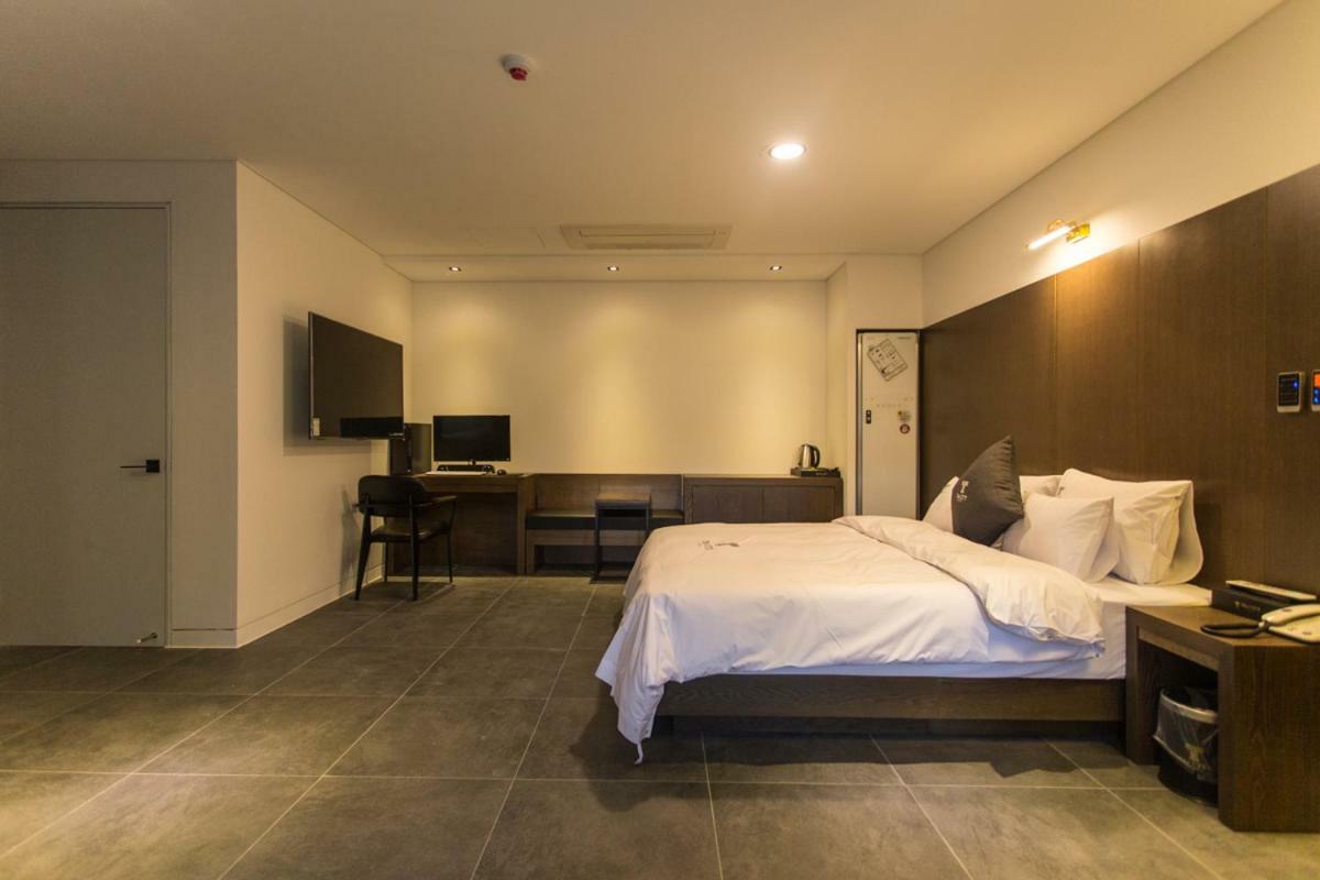 The City Hotel Jeonju Bagian luar foto