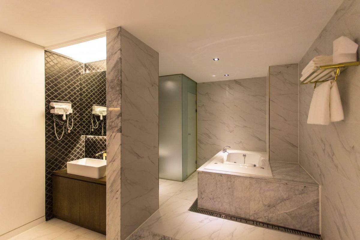 The City Hotel Jeonju Bagian luar foto