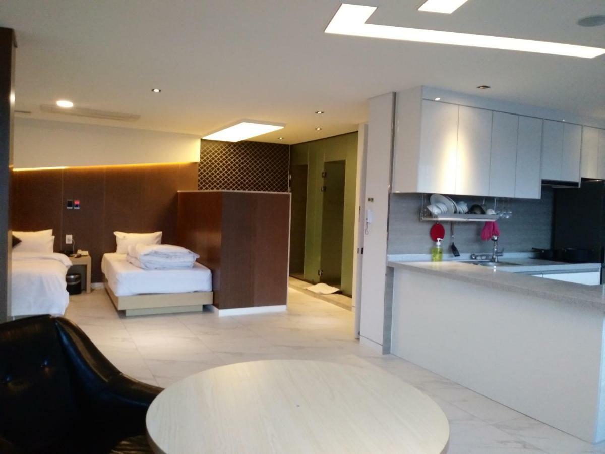 The City Hotel Jeonju Bagian luar foto