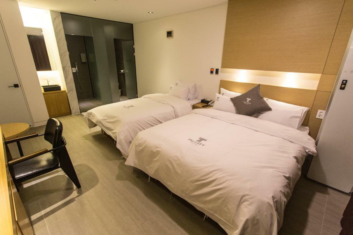 The City Hotel Jeonju Bagian luar foto