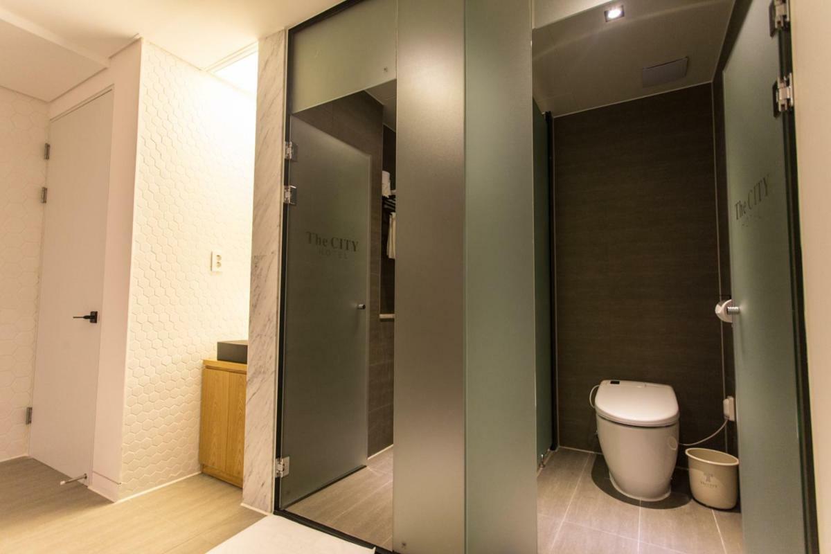 The City Hotel Jeonju Bagian luar foto